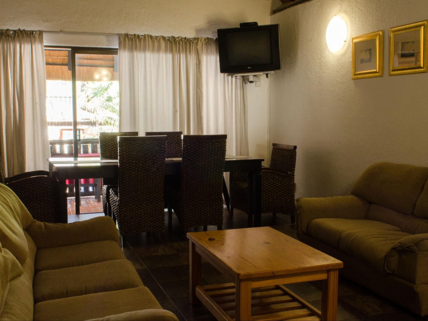 Pensao Guest Lodge Sonheuwel Nelspruit Mpumalanga South Africa Living Room
