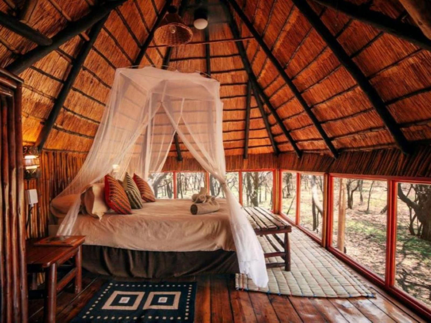 Pezulu Tree House Lodge, Teak 1 (Standard Tree House), Bedroom