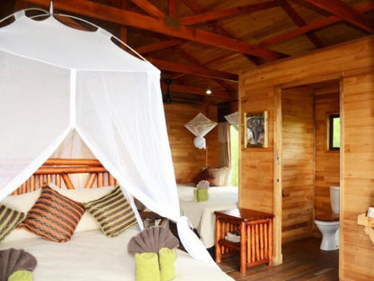 Pezulu Tree House Lodge, Teak 1 (Standard Tree House), Bedroom