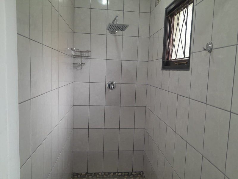 Pierlynn 1 And 2 Beacon Rocks Margate Kwazulu Natal South Africa Colorless, Bathroom