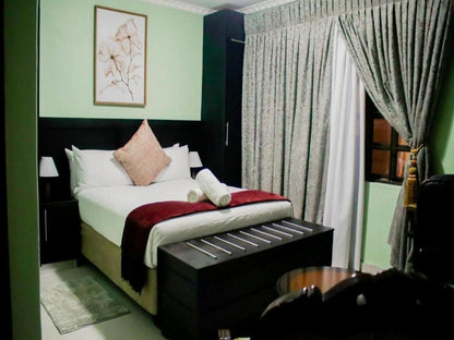 Pitikwe Hill Guesthouse, Sekgoa Premier Suite, Bedroom