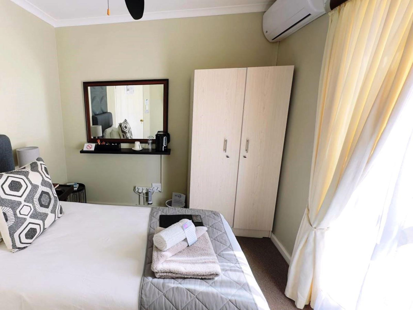 Single Room @ Plattekloof Premium Lodge