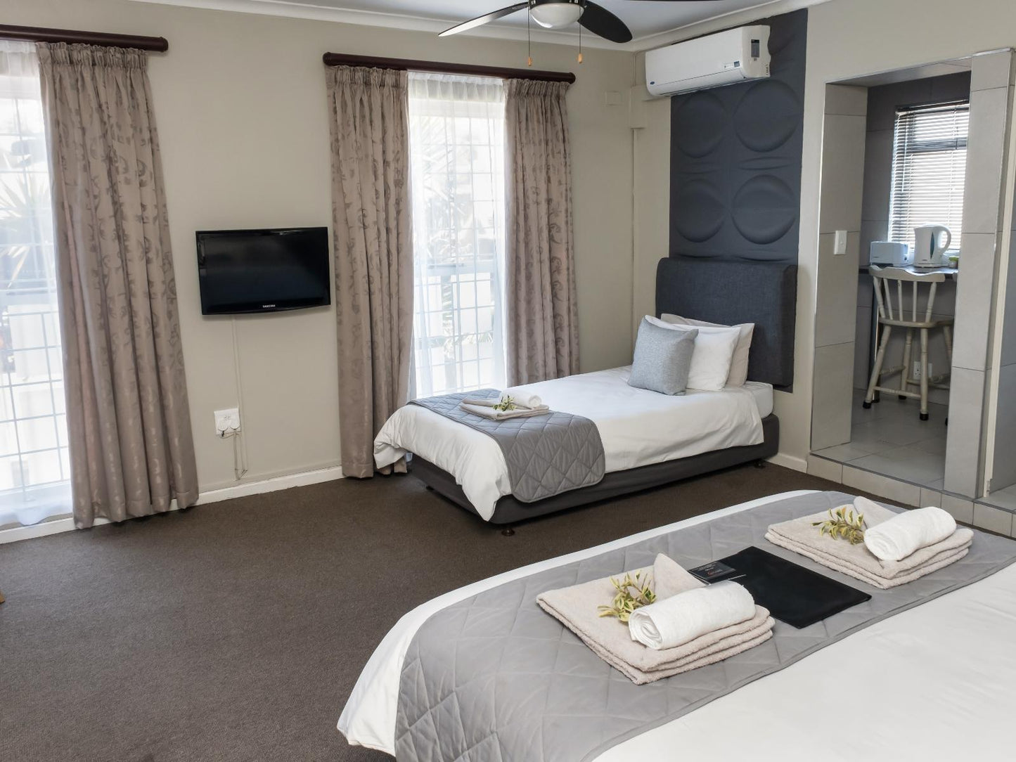 Standard Room 6 with kitchenette @ Plattekloof Premium Lodge