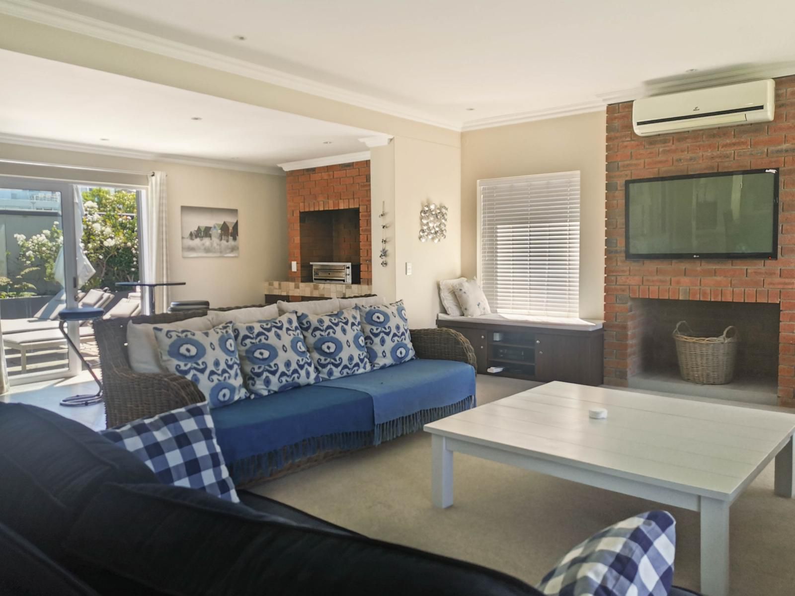 Plett Getaways, River Club 4213, Living Room