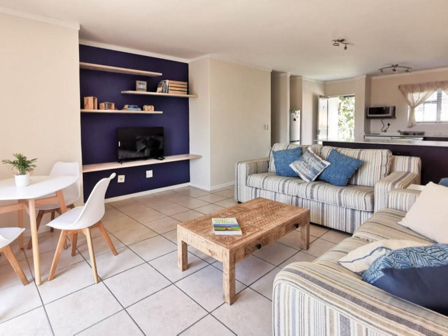 Plett Getaways, Vitamin Sea, Living Room