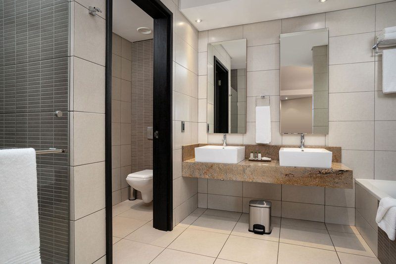 Premier Hotel Or Tambo Kempton Park Cbd Johannesburg Gauteng South Africa Unsaturated, Bathroom