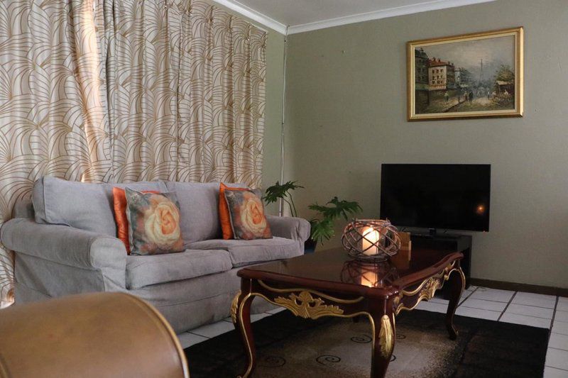 Private Bryanston Cottage With Garden Bryanston Johannesburg Gauteng South Africa Living Room