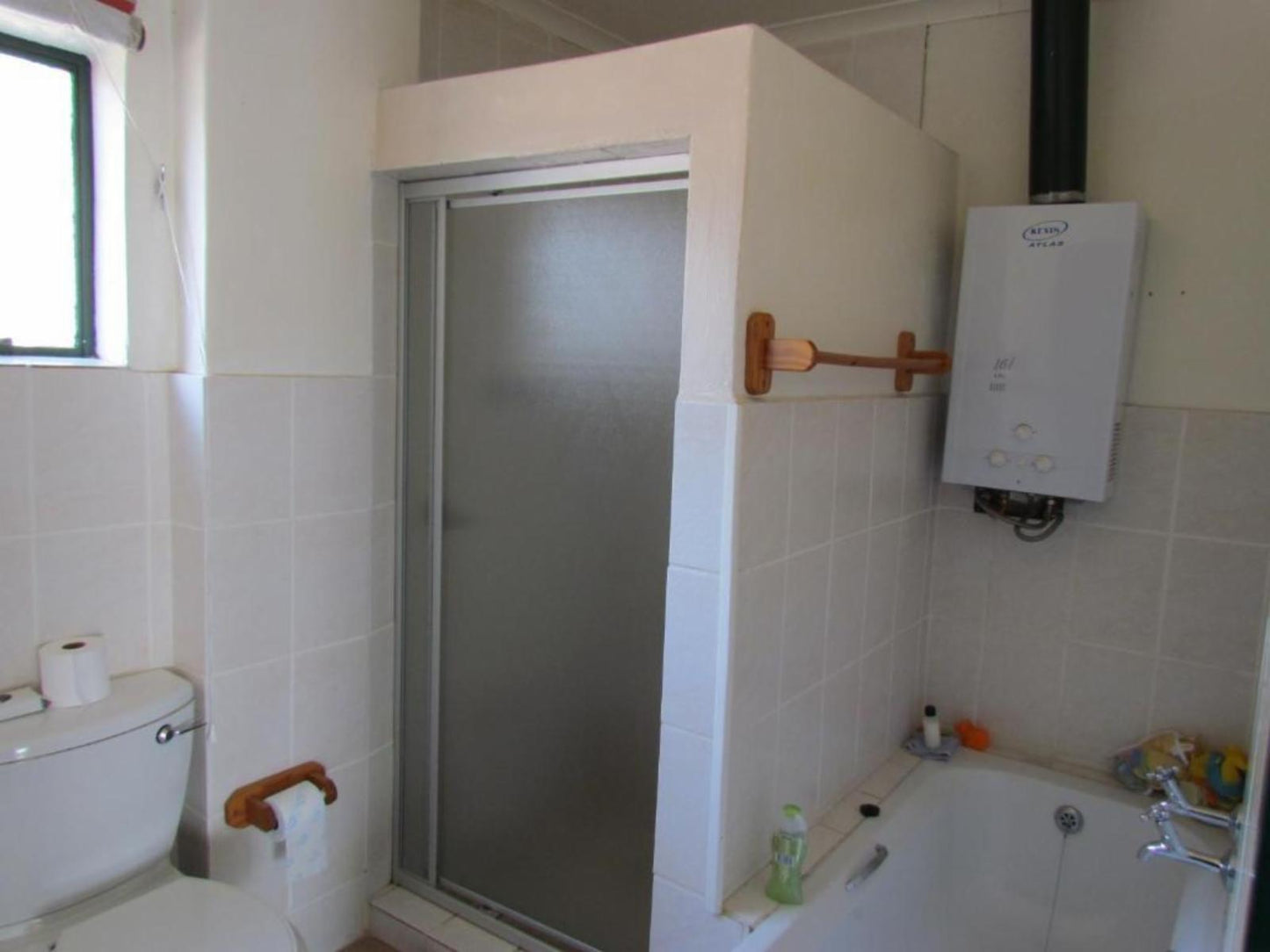 4 Sleeper unit - bath and shower @ Pumula Guest Farm