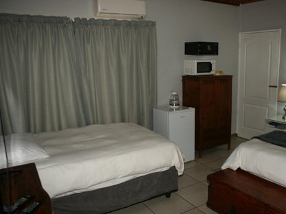 Deluxe Double Room with Shower No 3 @ Purdy's Place