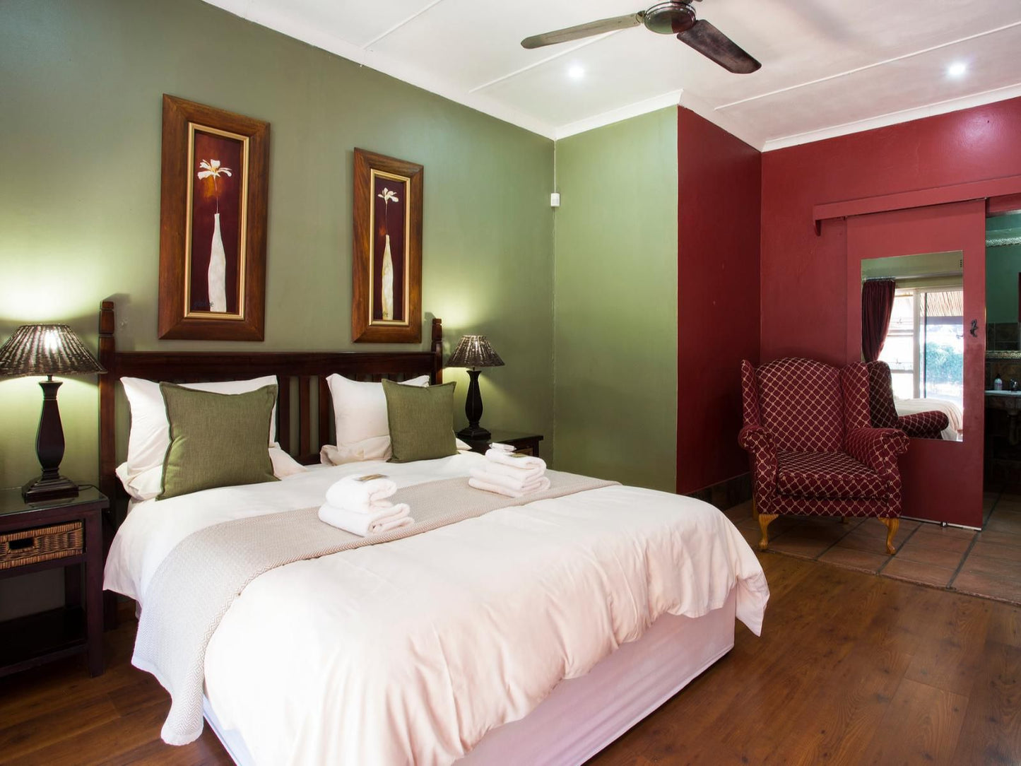 Purple Gecko Guest House, Comfort Queen Room, Bedroom