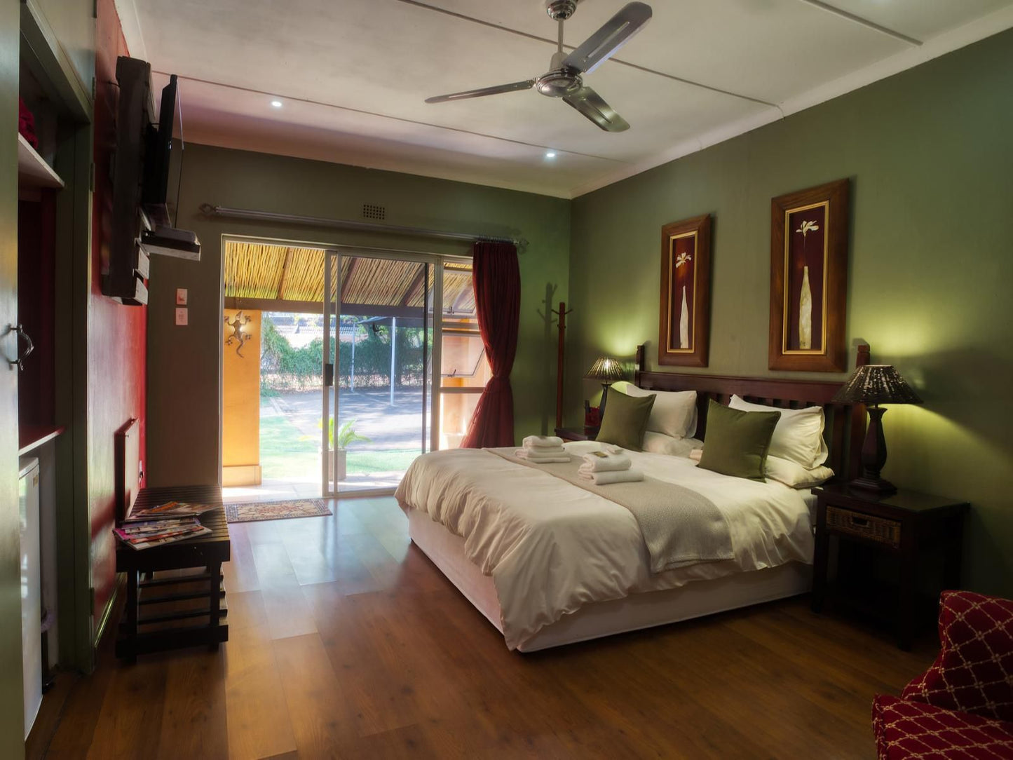 Purple Gecko Guest House, Standard Twin Room, Bedroom