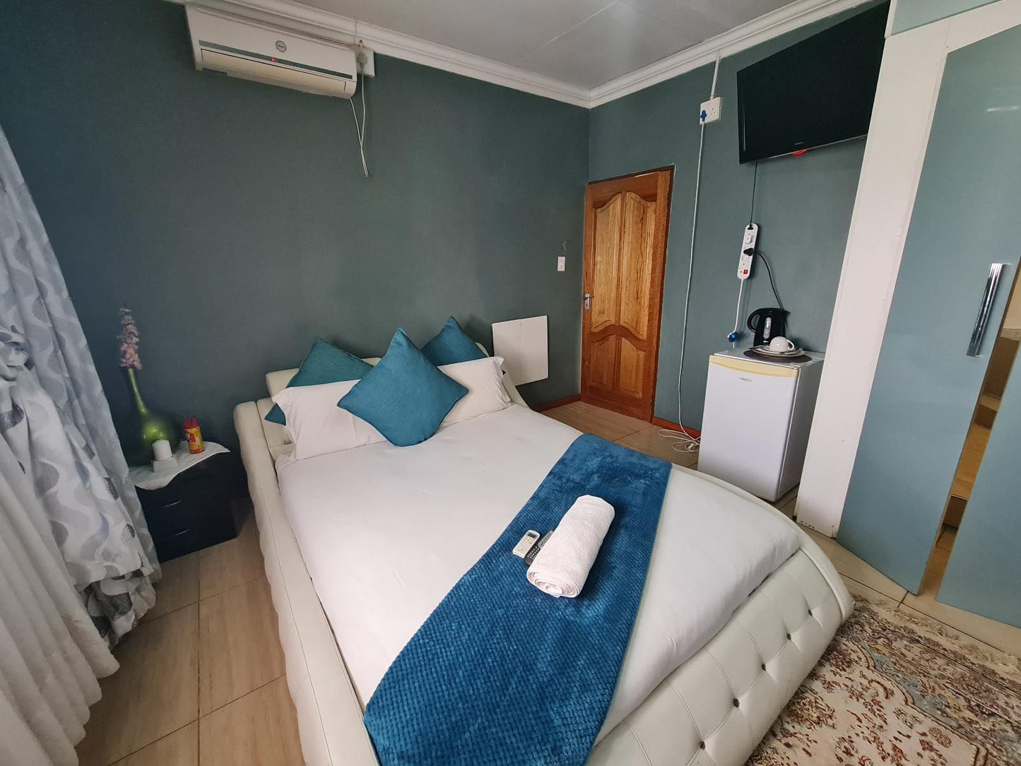 Quereba Bed And Breakfast Riviera Park Mahikeng North West Province South Africa Bedroom