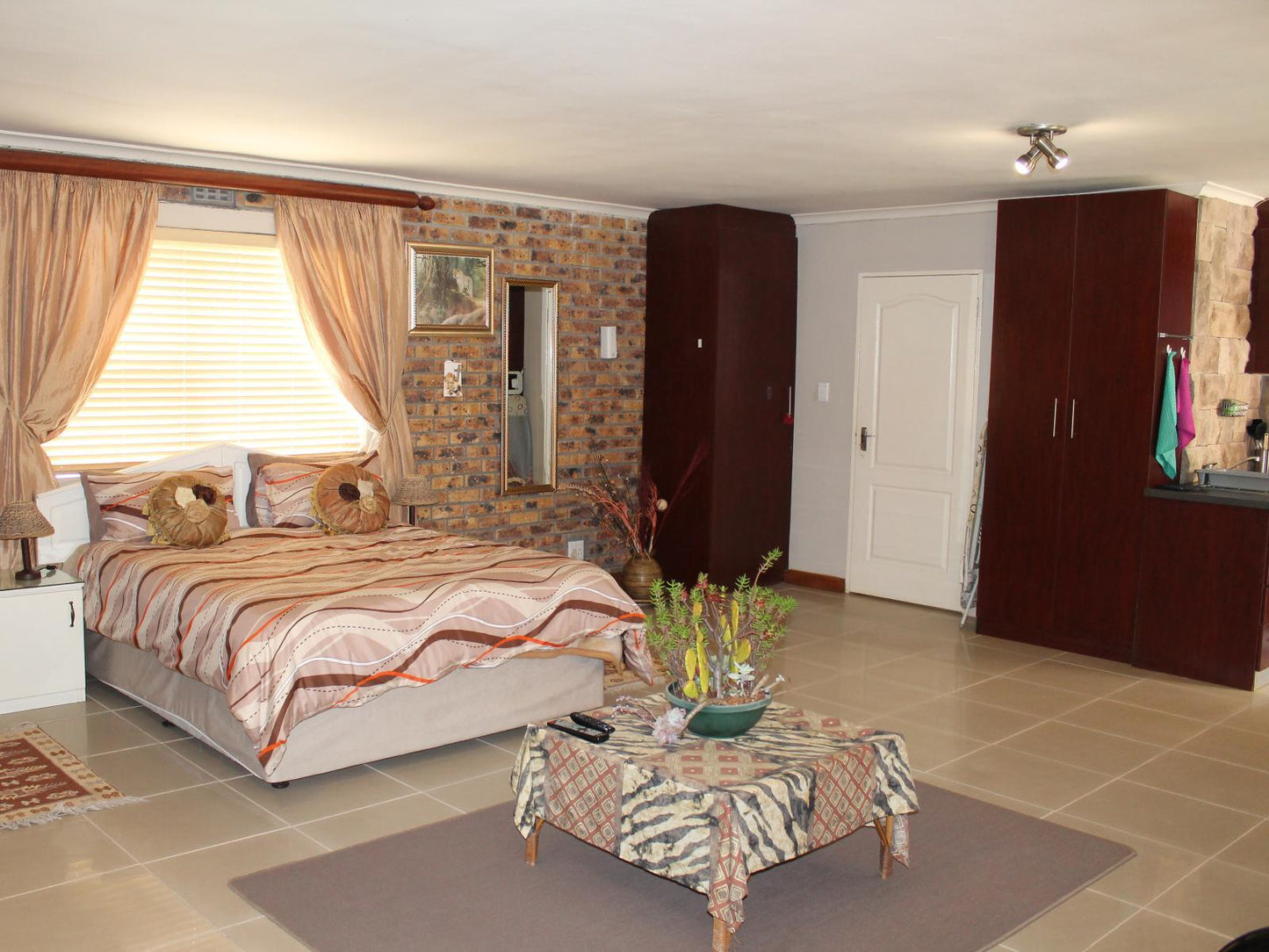 Self-catering Unit @ Quest Bed And Breakfast