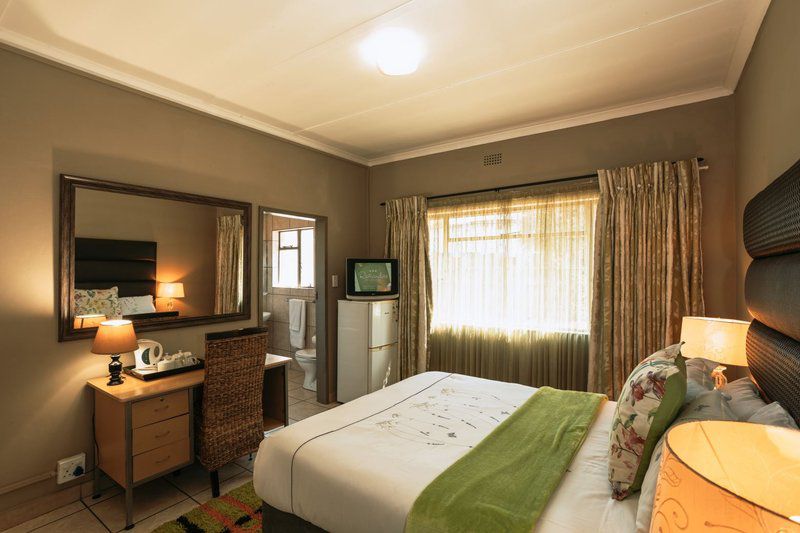 Ramandire Bed And Breakfast Riverview Witbank Emalahleni Mpumalanga South Africa Sepia Tones, Bedroom