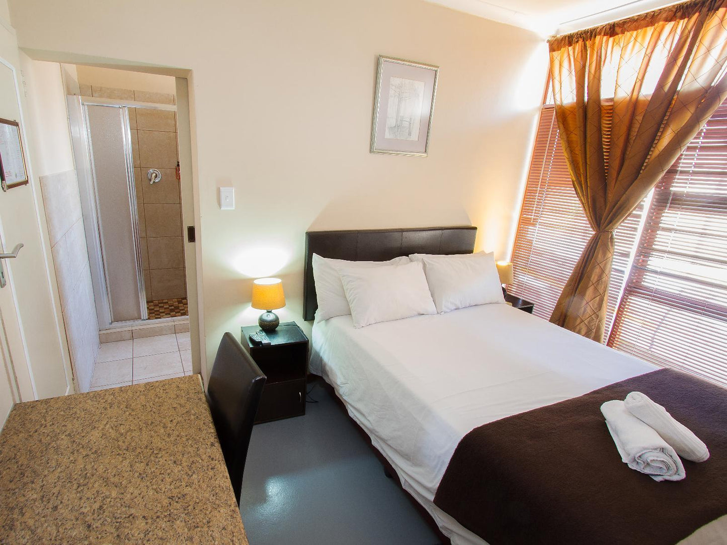 Double bed with shower @ Ramasibi Bed & Breakfast