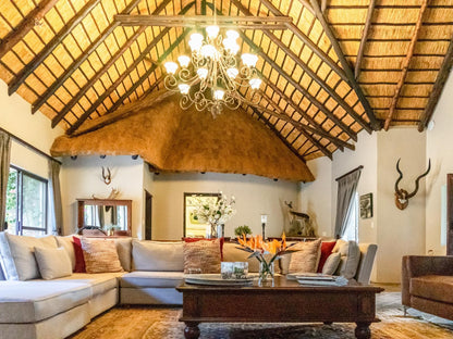 Re A Lora Safaris, Living Room