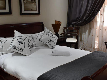 Real Vision Guest House, Luxury Queen Rooms, Bedroom