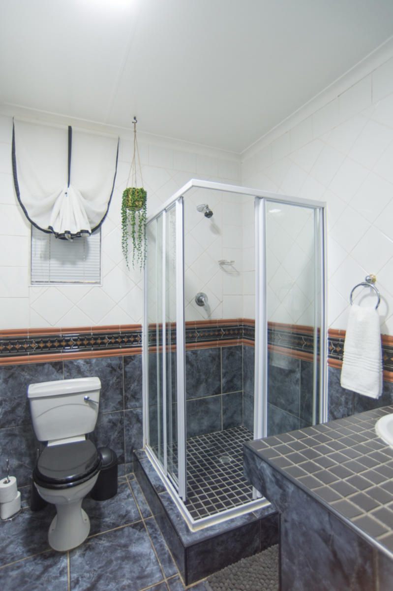 Red Door Guest House Garsfontein Pretoria Tshwane Gauteng South Africa Unsaturated, Bathroom
