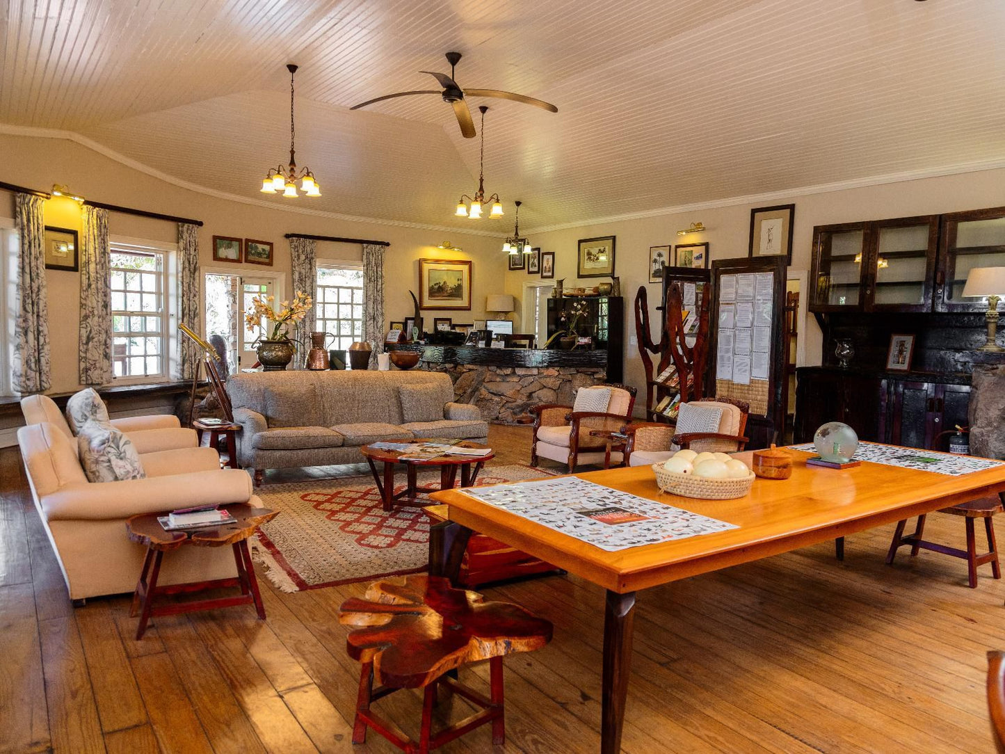 Reilly'S Rock Hilltop Lodge, Living Room