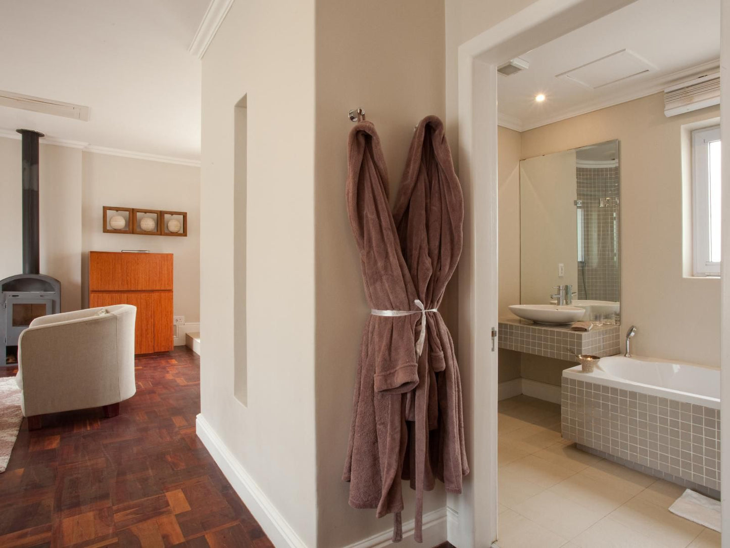 Retreat At Waterfall Valley, Classic Double/Twin Room, Sepia Tones, Bathroom