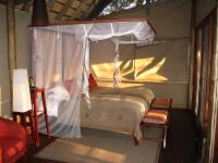 Rhino Post Safari Lodge - Twin room @ Rhino Post Safari Lodge - Rhino Walking Safaris