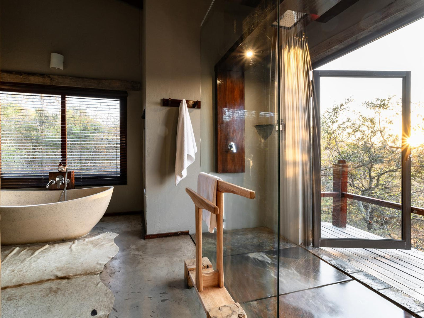 Honeymoon Villa - excluding levies @ Rhino Ridge Safari Lodge