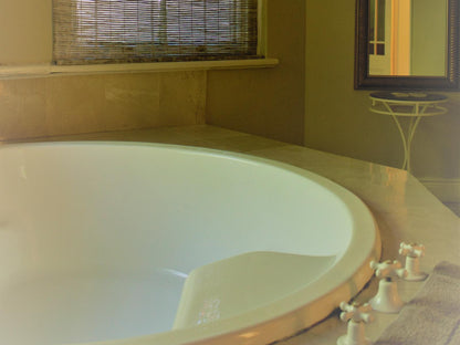 HM Suite2 MainHouse KingBed Bath @ Riebeek Valley Hotel