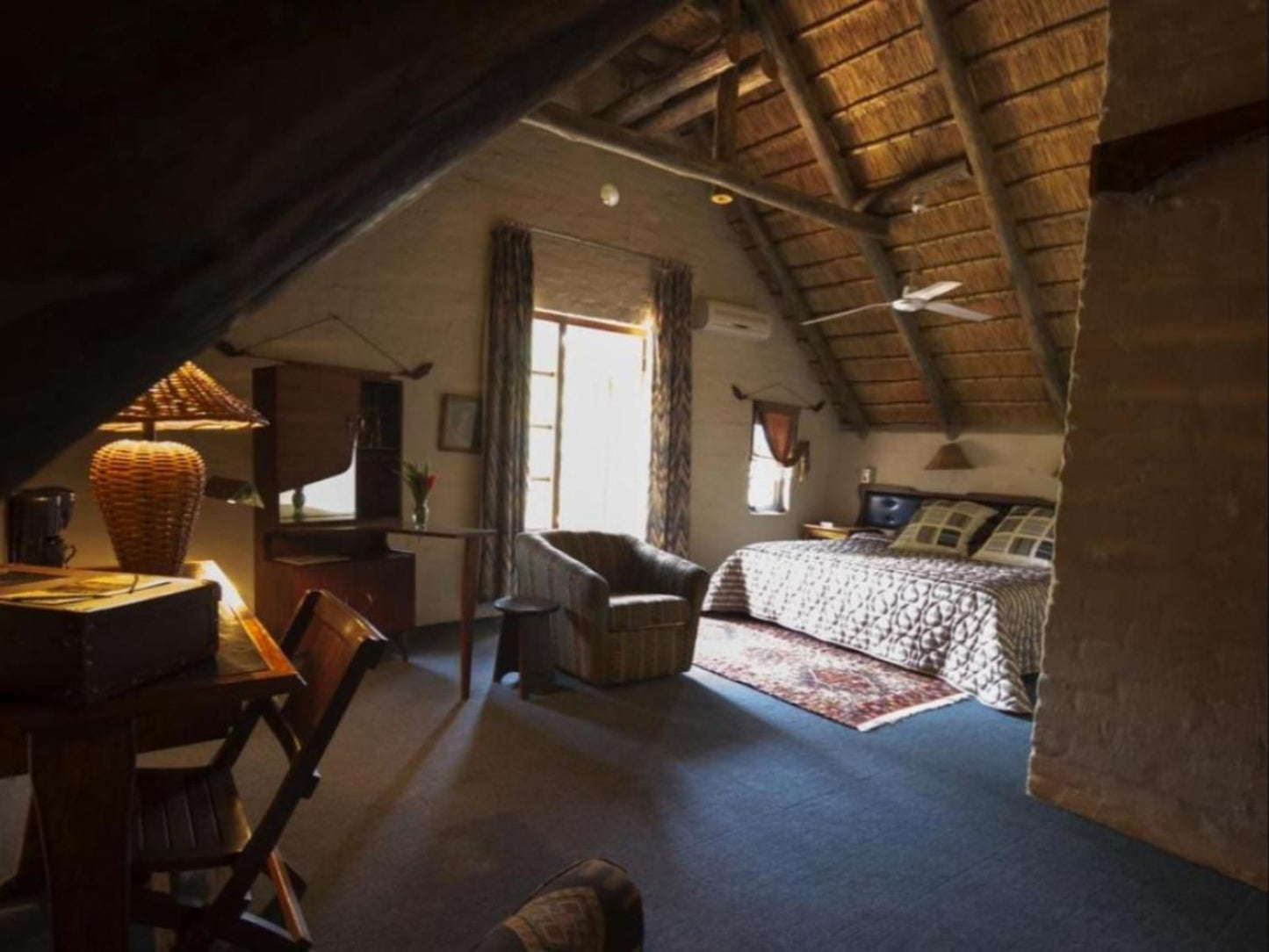 River House Lodge, Twin Room, Building, Architecture, Bedroom