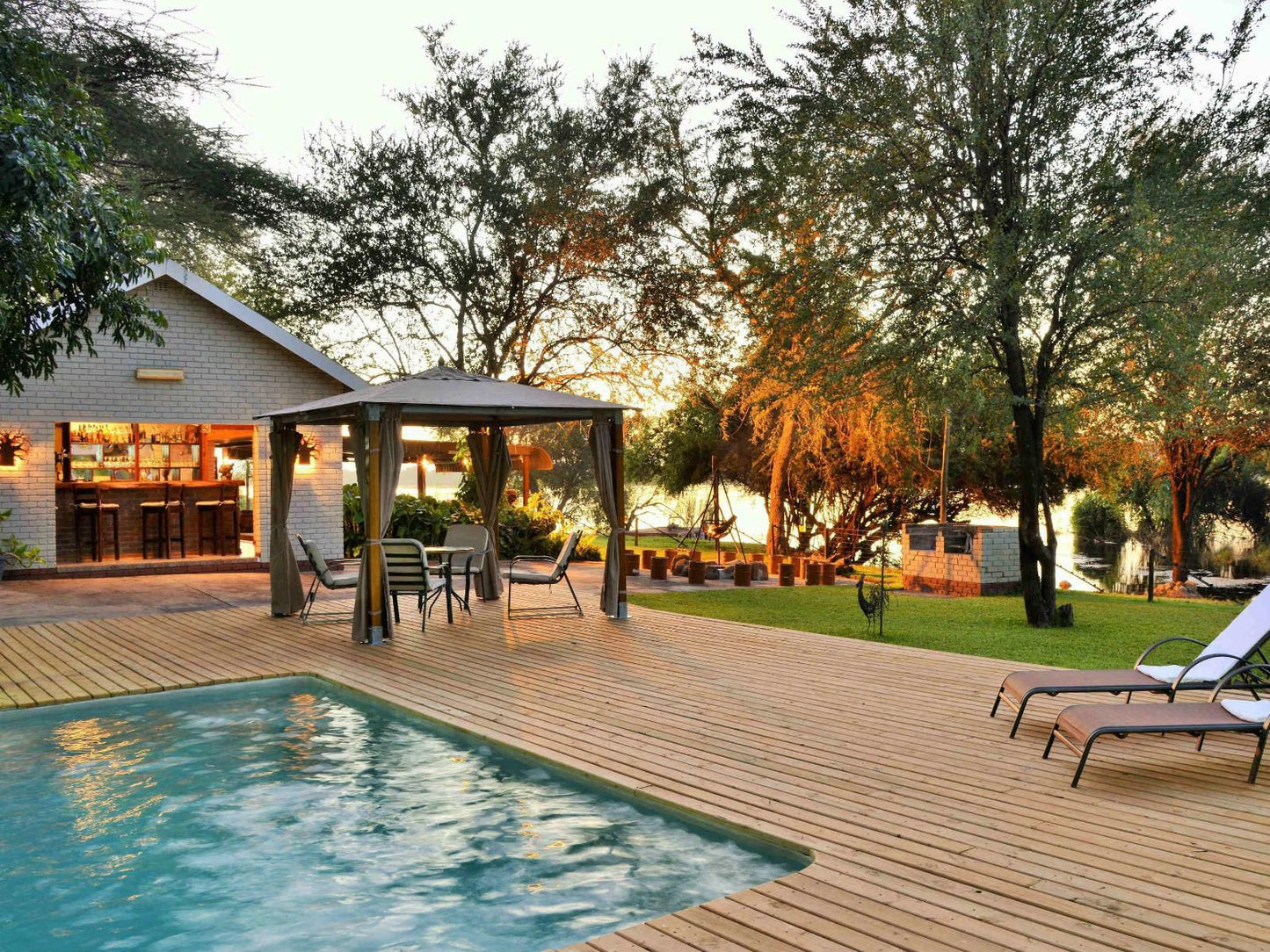 River View Lodge, Swimming Pool