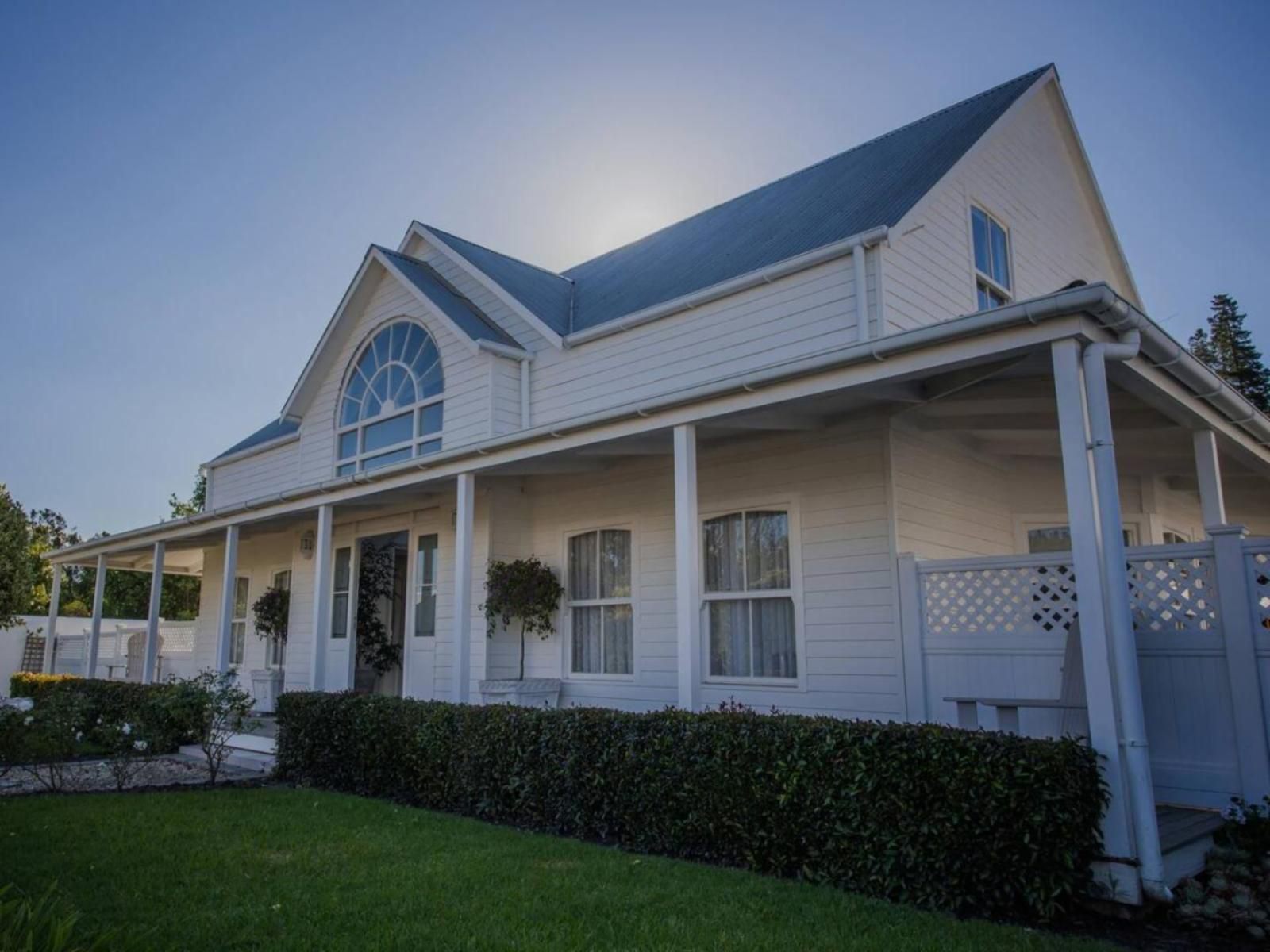 Riverside Country House, Building, Architecture, House