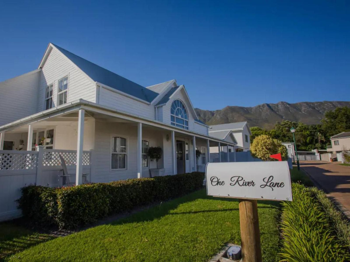 Riverside Country House, House, Building, Architecture