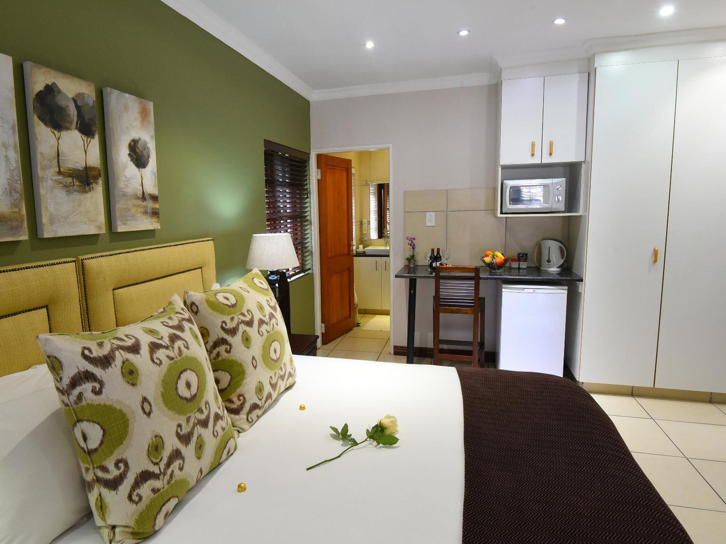 Luxury @ Rivonia Premier Lodge