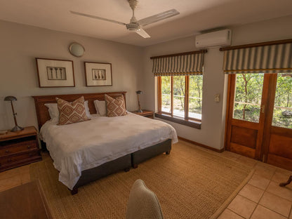 Rockfig Lodge Madikwe, Luxury Villa Tshukudu, Sepia Tones, Bedroom