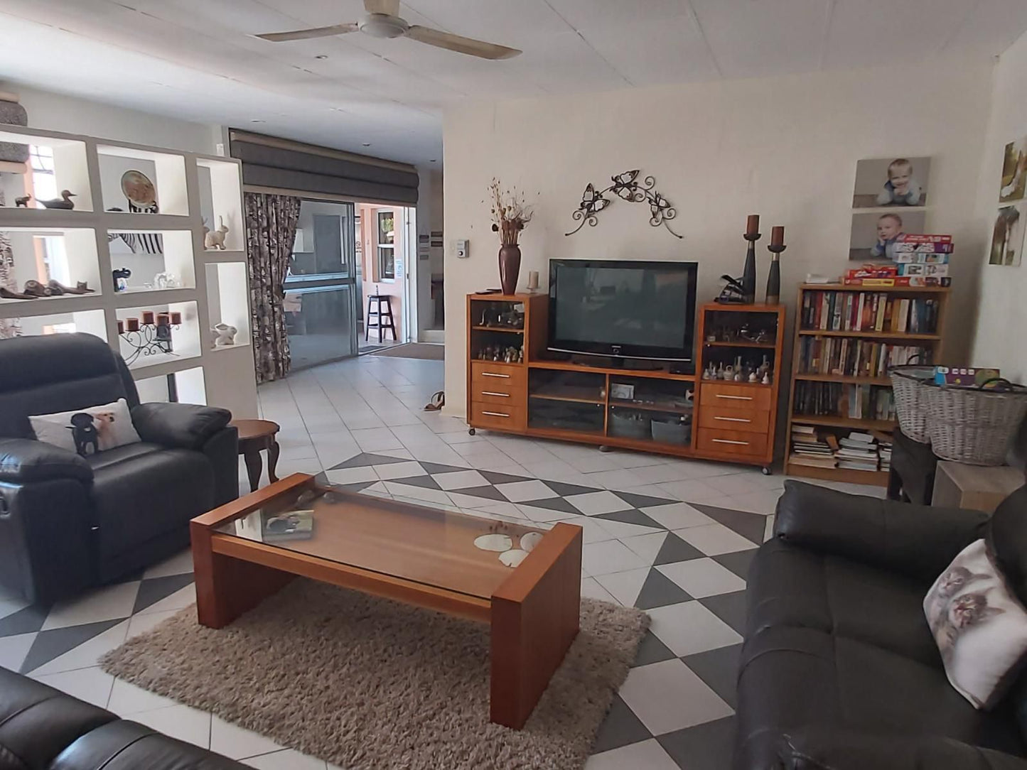 Rockview Lodge, Living Room