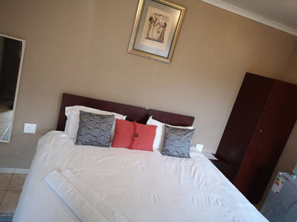 Ron Bed And Breakfast Ontdekkerspark Johannesburg Gauteng South Africa Bedroom