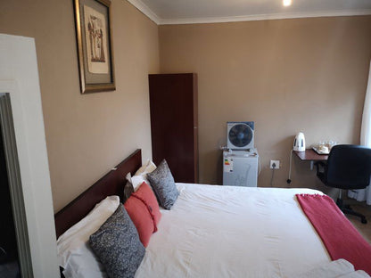 Ron Bed And Breakfast Ontdekkerspark Johannesburg Gauteng South Africa Bedroom