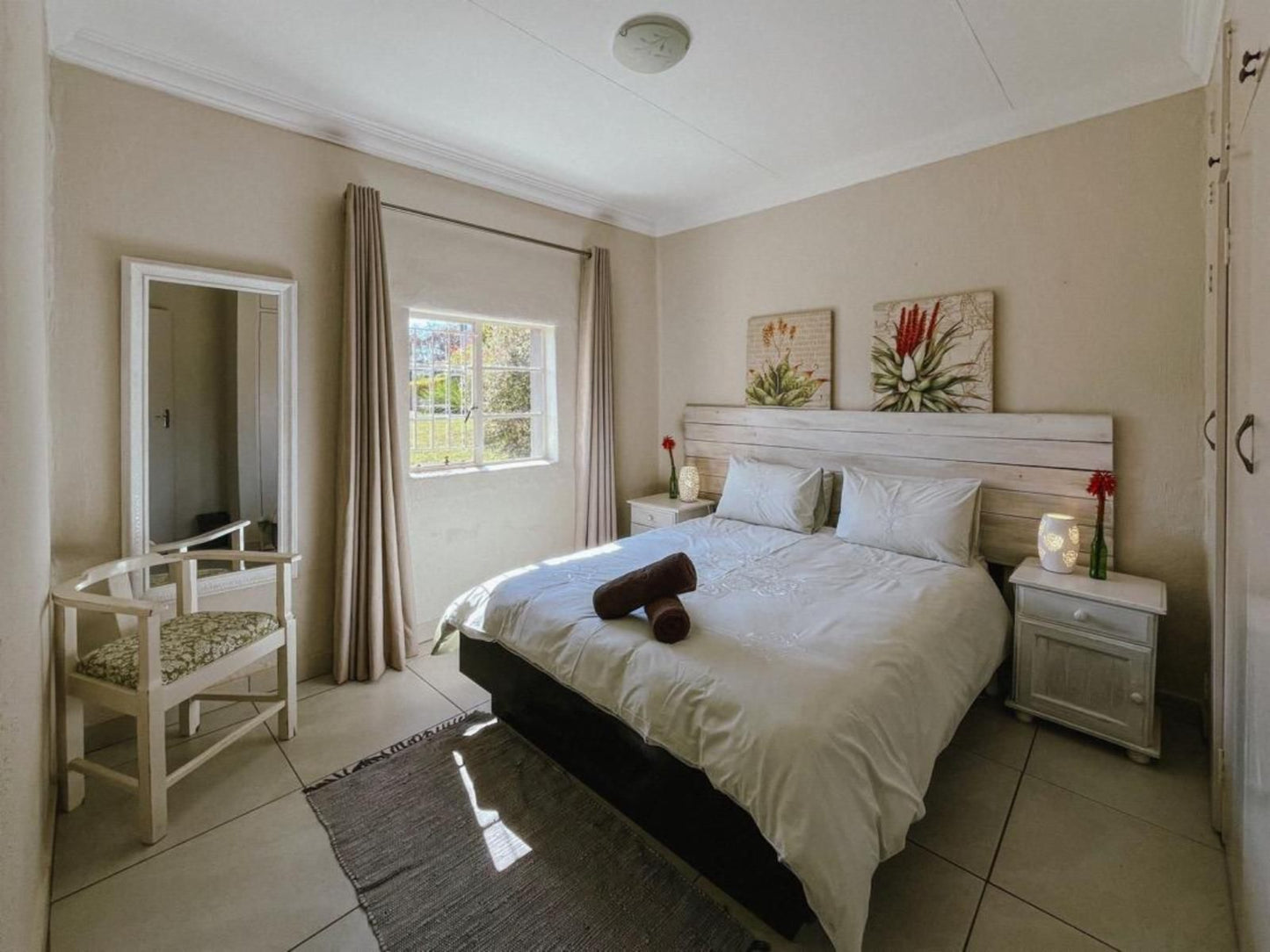 Rondebossie Farm Retreat, Family Holiday Home, Bedroom