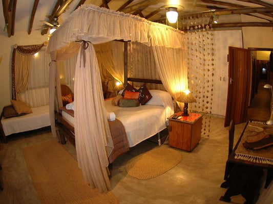 Luxury Room 1 - Giraffe @ Roosfontein Bed And Breakfast And Conference Room
