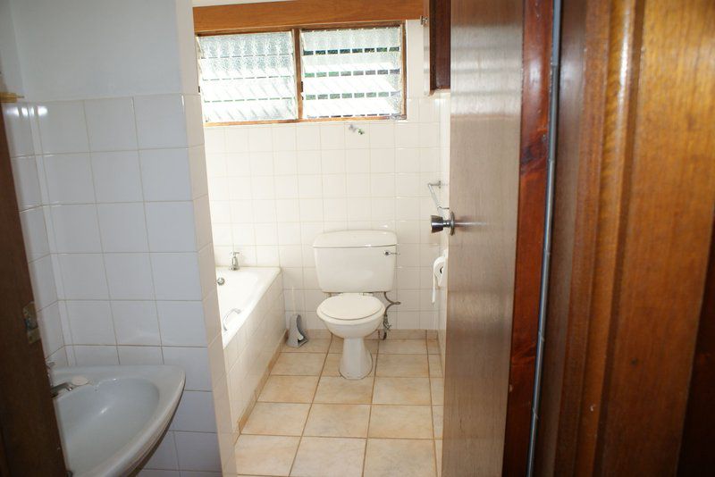 Roots 10 Egerton Road Freeland Park Scottburgh Kwazulu Natal South Africa Bathroom