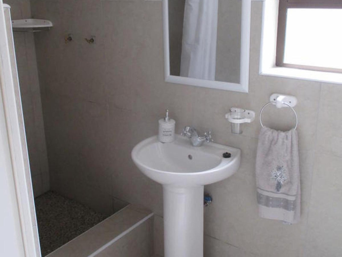 Double ensuite-partial sea&mountain view @ @ Rosie's