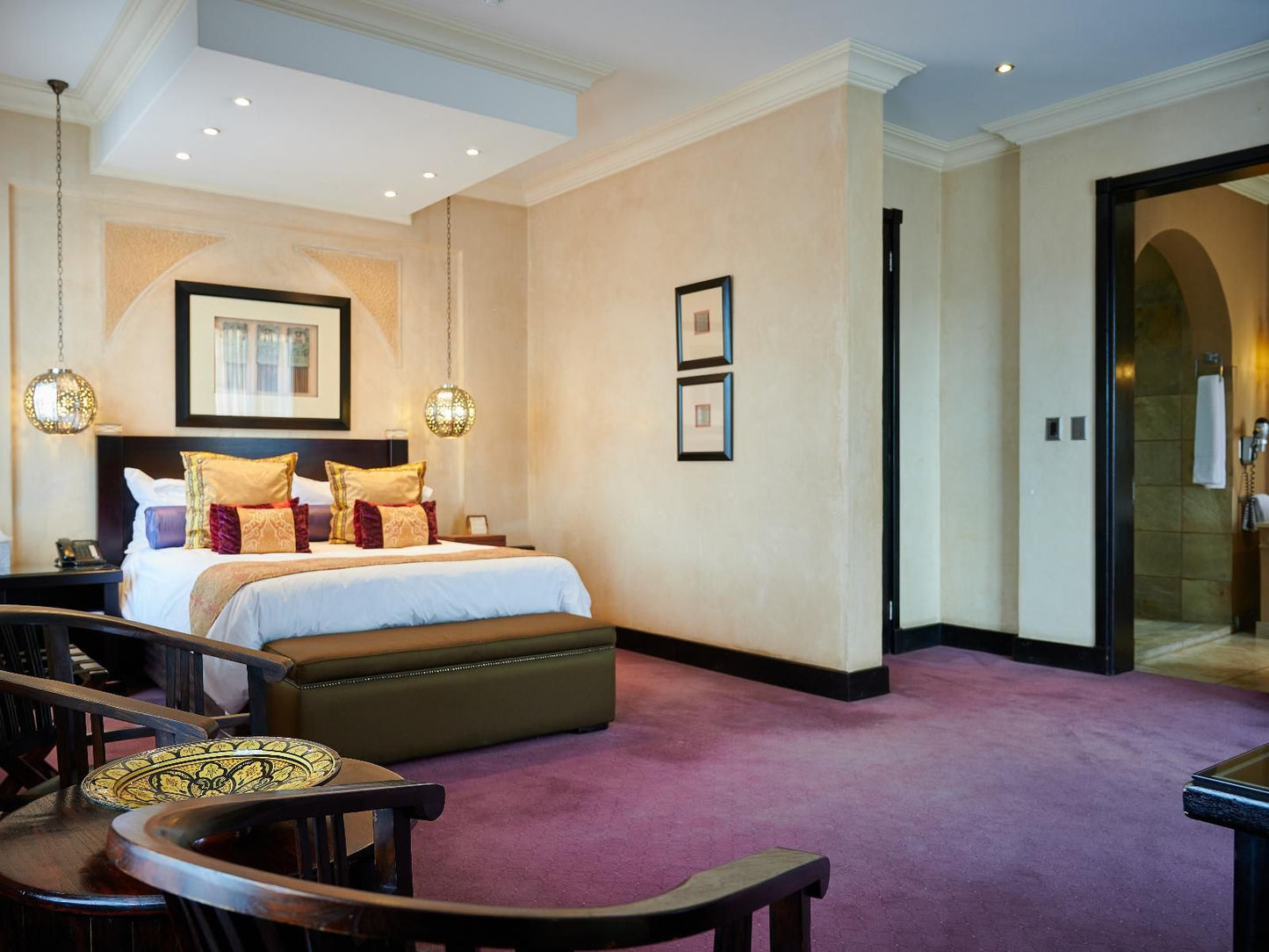 Royal Elephant Hotel & Conference Centre, Presidential Suite, Bedroom