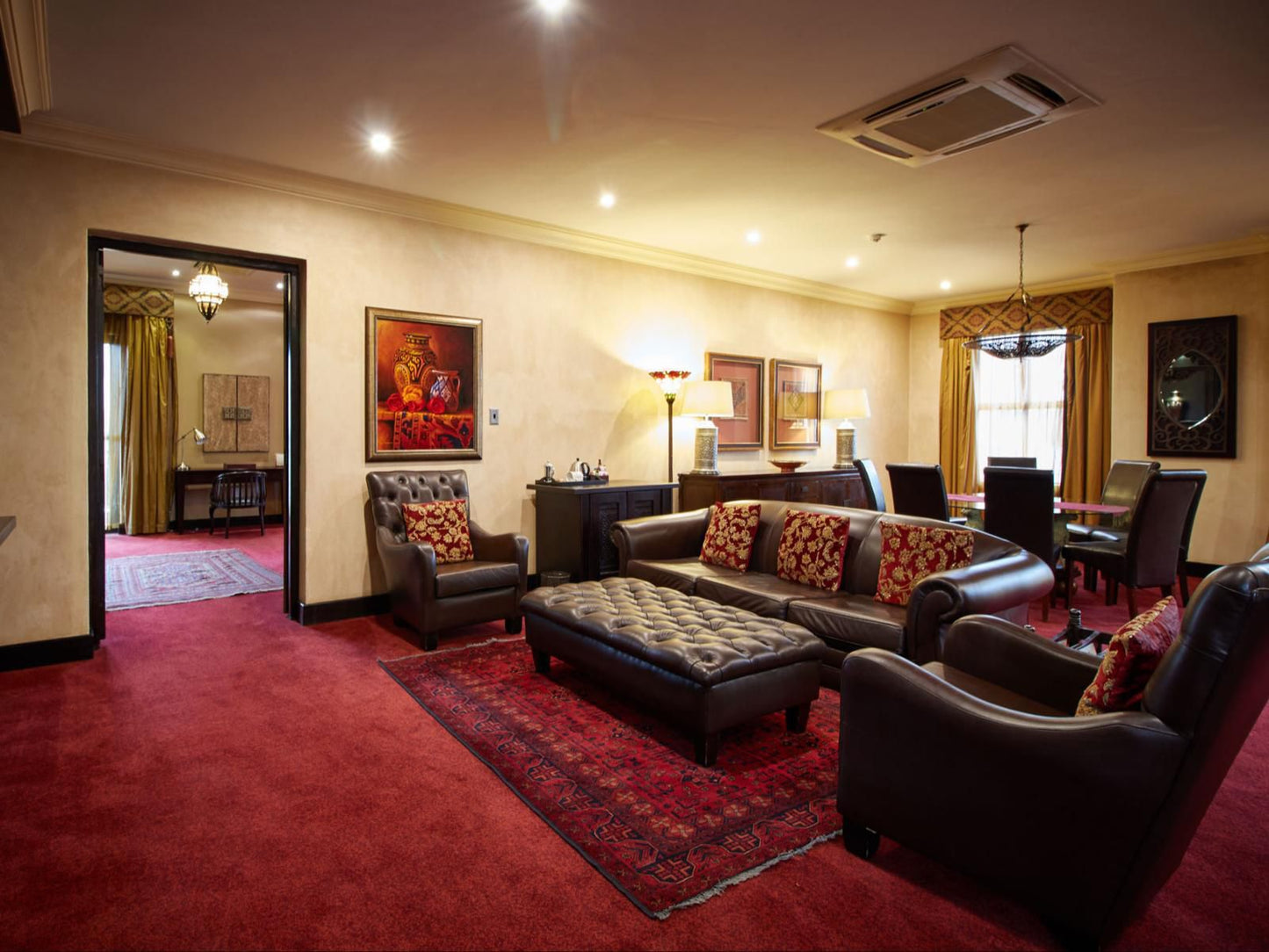 Royal Elephant Hotel & Conference Centre, Standard Double Room, Living Room