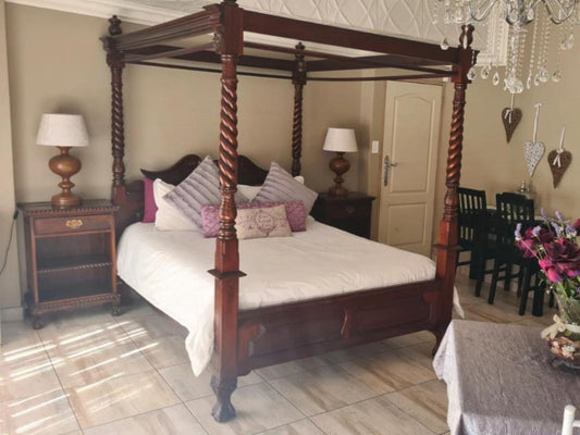 Honeymoon King Room @ Royal Villa Guesthouse
