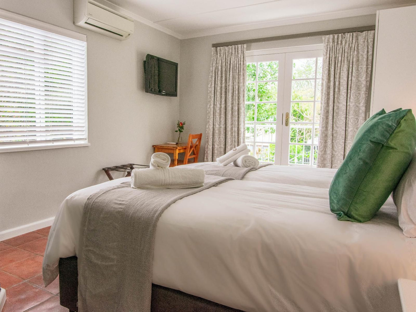 Rozenburg Guest House, Superior Twin Rooms, Bedroom