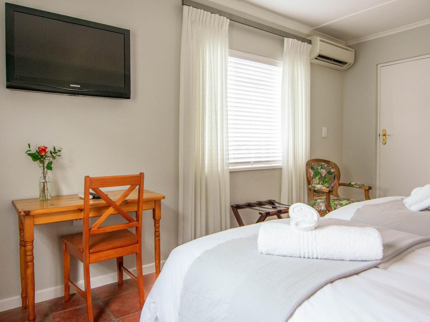 Rozenburg Guest House, Superior Twin Rooms, Bedroom