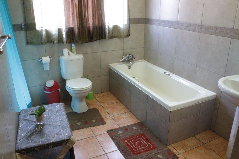 Bathroom, Rusties Lodge, Rustenburg, Rustenburg