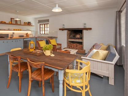 Rusty Gate Mountain Retreat, Sunbird Cottage, Living Room