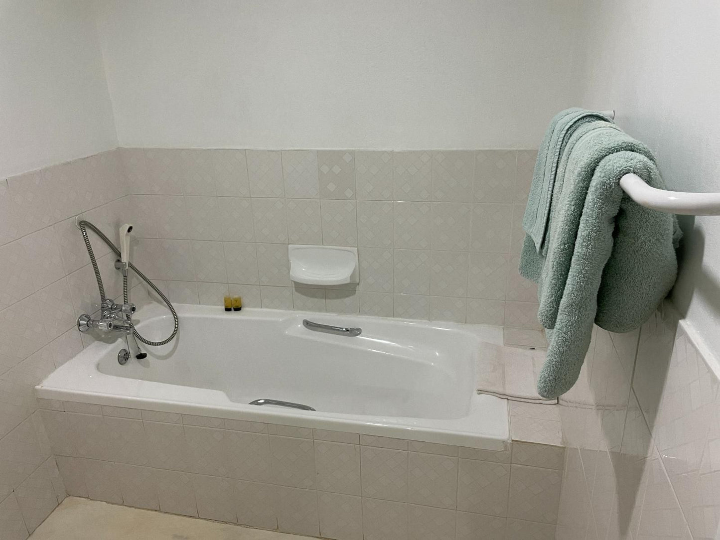 Samoa Hotel Moorreesburg Western Cape South Africa Colorless, Bathroom