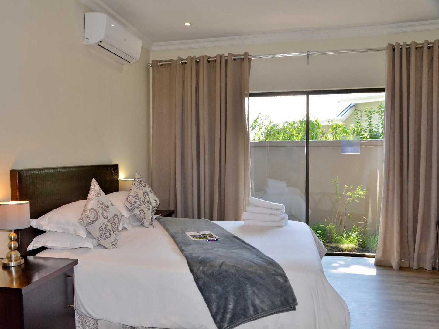 Sand River Guest House, Luxury King Room, Bedroom