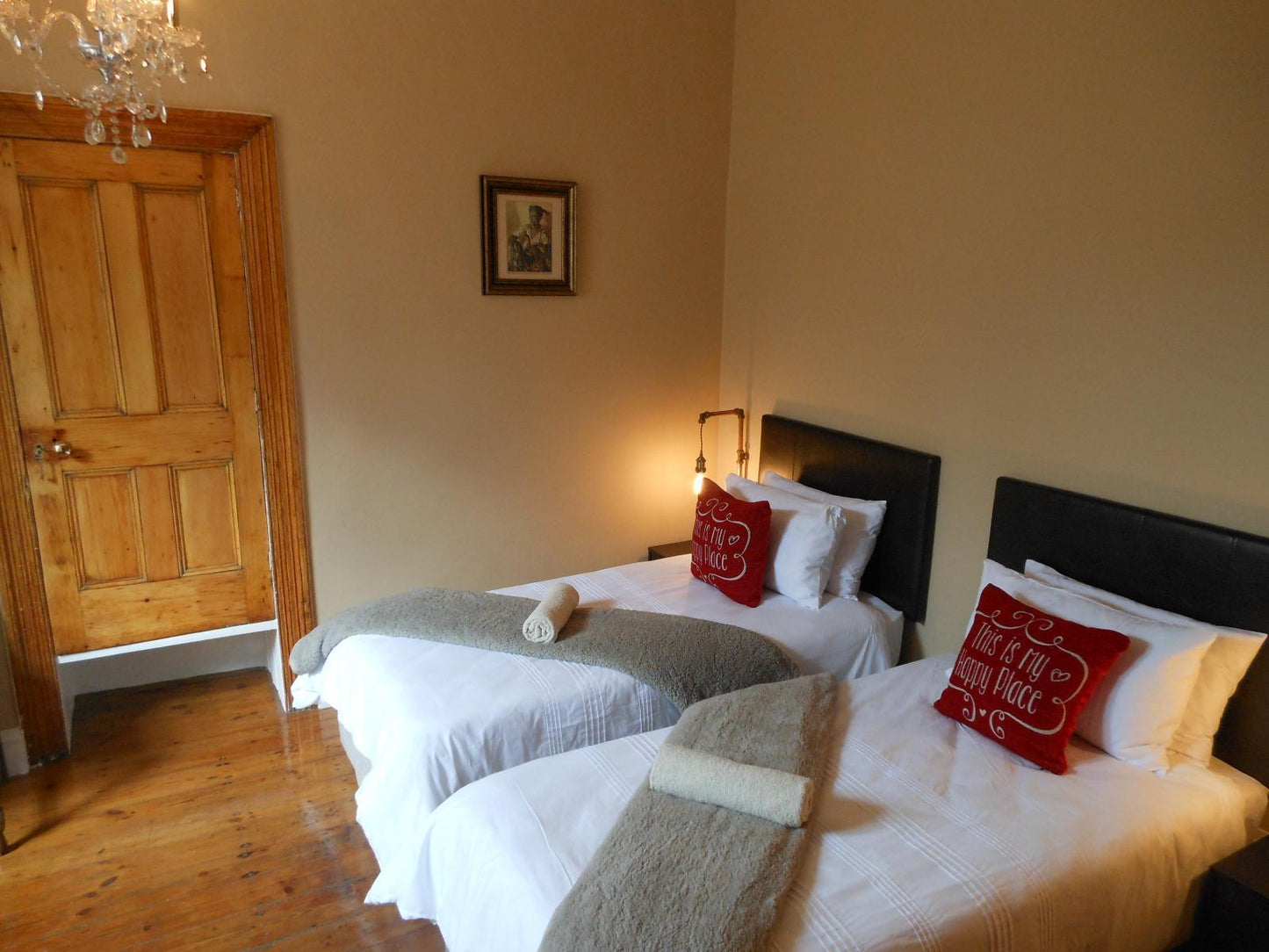 Twin Rooms With En-Suite @ Sandstone Manor